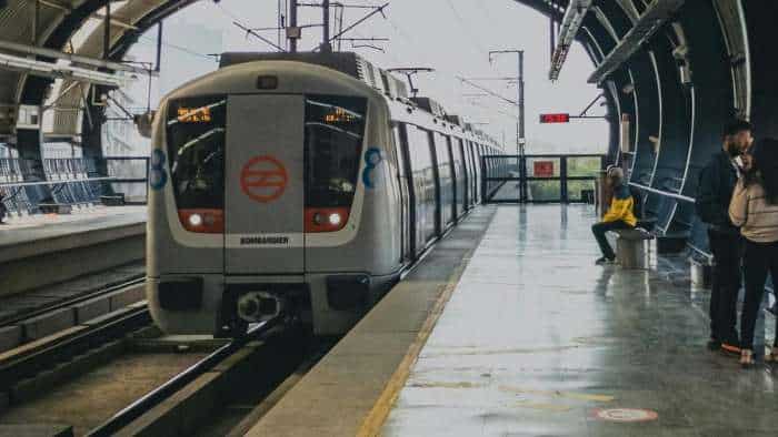 Delhi Metro Commuters can easily commutes Green Line Metro from New Delhi Metro Station triple interchange work to be completed soon