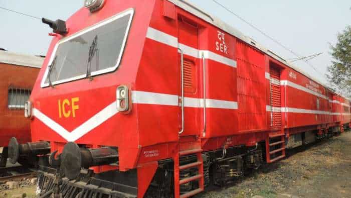 Indian railways gives high priority to this train vande bharat rajdhani stand in queue see full list of most Priority Trains of Indian Railways