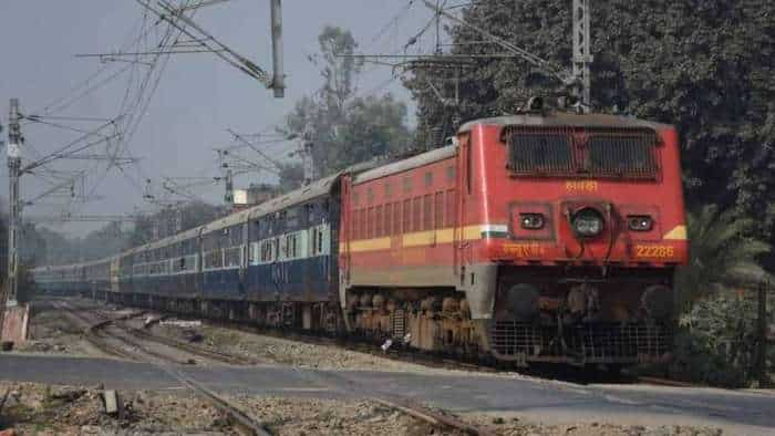 Uttarakhand Heavy Rainfall More then one dozen train cancelled due to Water Logging in Lalkuan Railway Station