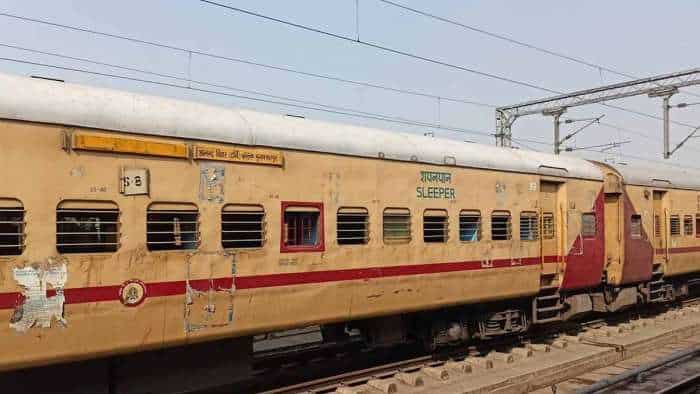 Muzaffarpur Anand Vihar Terminal Superfast Express Train will reach bihar to delhi in 16 and half hours