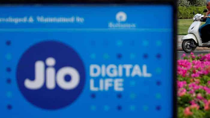 Cable Tv Operators reaches TRAI against Jio TV says suffering huge loss due to live streaming in ott