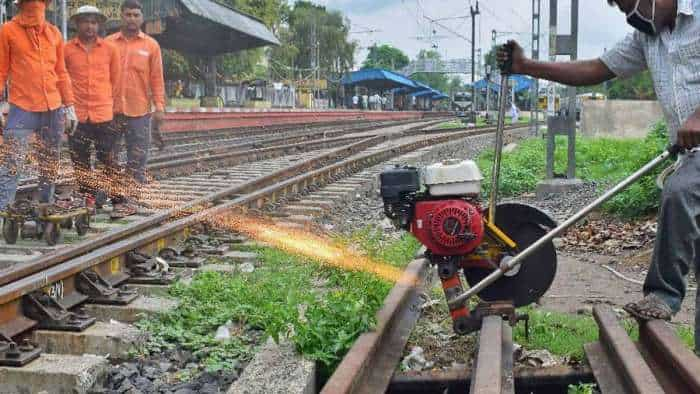 Indian Railways Izzatnagar Division Started online portal where employee can make id card online