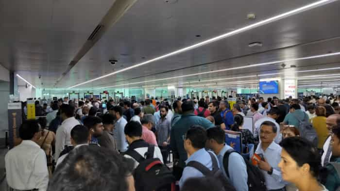 Long Weekend delhi airport see huge passengers rush on igi delhi airport giving rs 100 coupon to passengers