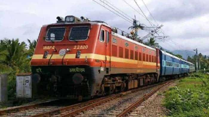 Two coaches of Ahmedabad Mumbai Double Decker Exp parted near Gothangam Yard of Vadodara Divison