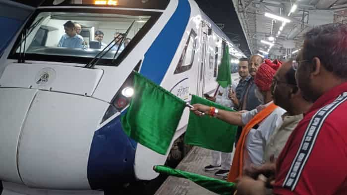 Udaipur-Agra Cantt Vande Bharat Express Train to run 3 days in week see time table schedule fare all details here