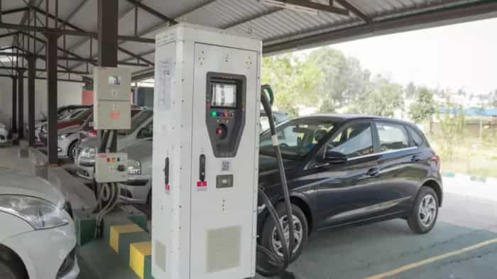 Uttar pradesh government electric vehicle subsidy for two four and commercial vehicle check benefits 