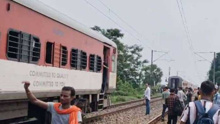 Magadh Express Train Accident Coupling of train breaks splits in two near Bihars Buxar