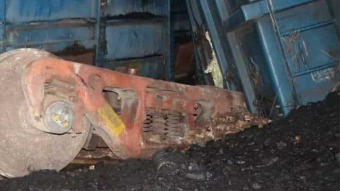 Goods Train 25 wagons derail near mathura routes of these trains got diverted check details