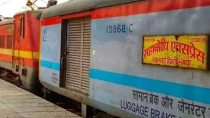 Mahabodhi Express was targeted in Prayagraj UP Stone Pelting on moving train many passengers were injured