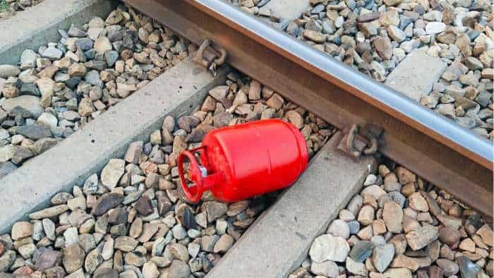 Gas cylinder found on railway track, emergency brake applied to be safe by loco pilot