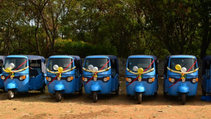 Rapido partners with IndoFast Energy to deploy 10000 swappable Piaggio EVs 