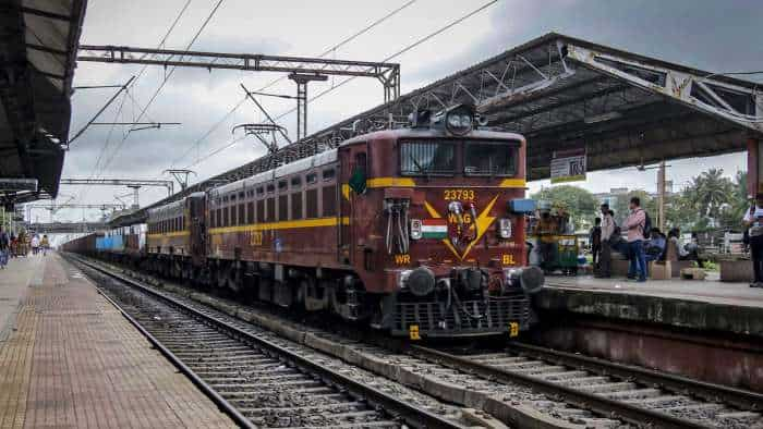 Diwali Chhath Special Train Northern Railway Makes Special  arrangements in platforms