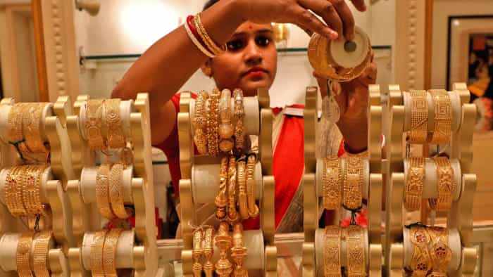  Gold-Silver Price Diwali: दिवाली पर सस्ता हुआ सोना, चांदी में भी आई गिरावट, यहां चेक करें लेटेस्ट रेट 