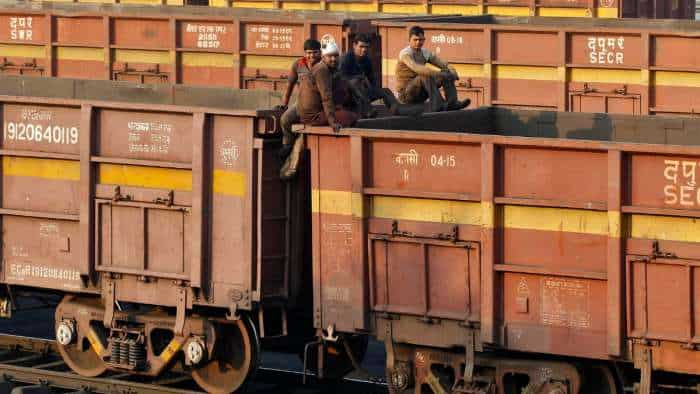 Telangana Train Accident in Peddapalli 11 coaches of goods train derailed more than 20 trains cancelled