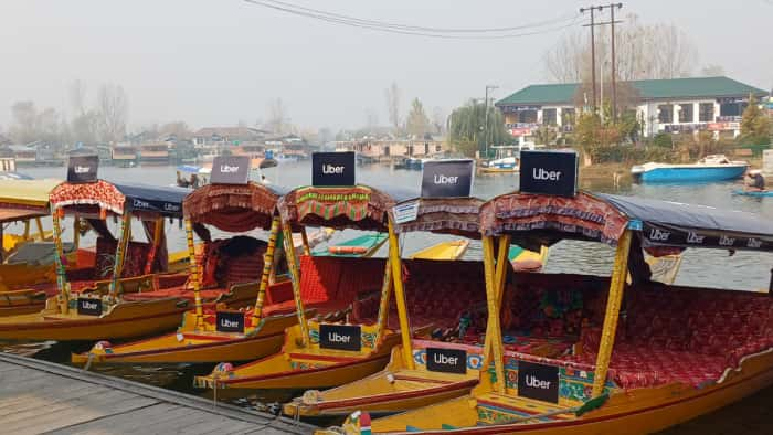 UBER Shikara in Kashmir india first water transport service with UBER app know how to book shikara on dal lake online