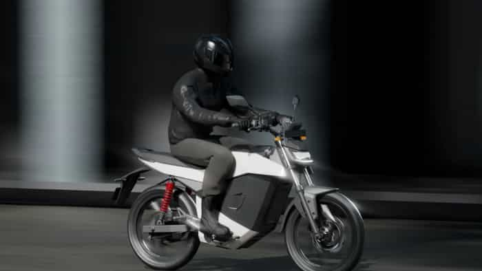 OLA electric to be launch first electric bike ola roadster X on 5 february 2025  