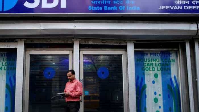 फिर ठप हुआ SBI का सर्वर? UPI ट्रांजैक्शन न होने से कस्टमर्स परेशान, बैंक ने दिया सर्विस पर ये अपडेट SBI Server Down customers says UPI transitions not happening today know reason