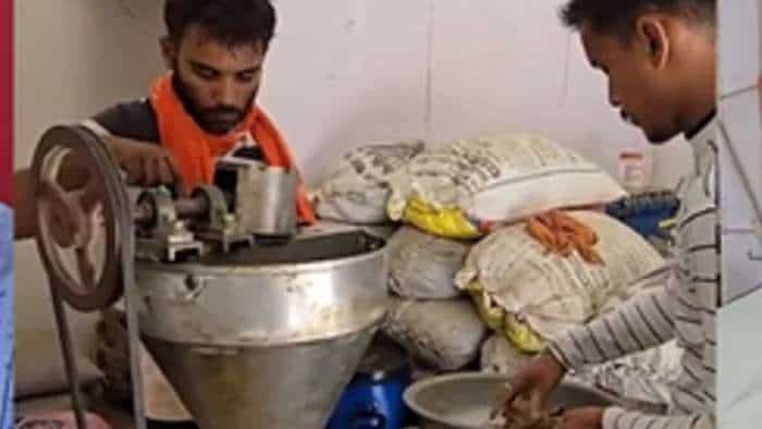 पीएम मोदी के संसदीय क्षेत्र में हिट है ये सरकारी स्कीम, ₹10 लाख तक मिलता है लोन, लोगों को मिल रहा रोजगार This government scheme hit in PM Modi parliamentary constituency entrepreneurs to get rs 10 lakh loan check details