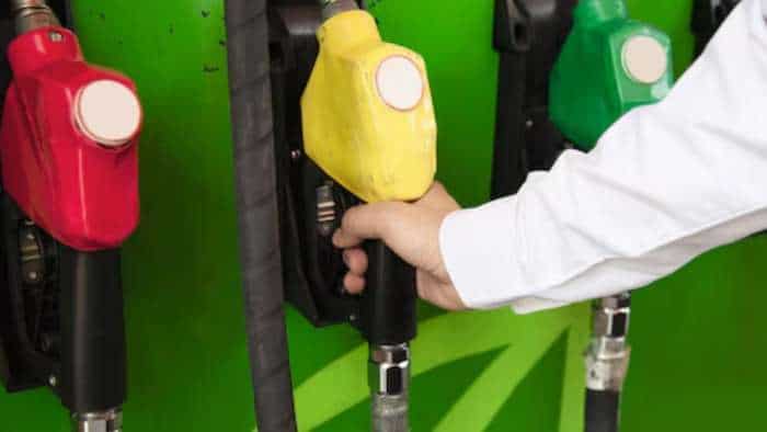 बड़ी खबर! सरकार ने Petrol, डीजल पर बढ़ाई एक्साइज ड्यूटी, आज रात 12 बजे से लागू होंगे नए रेट petrol diesel price government increases excise duty on petrol-diesel by rs 2 per liter
