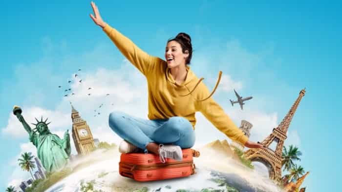 Solo Trip करने वालों के लिए सस्ती ट्रिप के 5 स्मार्ट तरीके, आजमाकर देखिए बहुत पैसा बचाएंगे solo-trip-budget-travel-5-smart-money-saving-tips-for-travelers