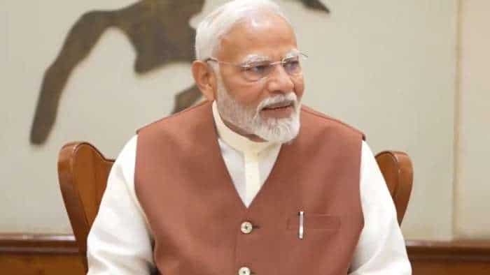 PM Modi 11 अप्रैल को जाएंगे वाराणसी के दौरे पर, देंगे 3880 करोड़ रुपये के प्रोजेक्ट्स की सौगात PM Narendra Modi to launch projects worth Rs 3880 crore during Varanasi visit on Apr 11