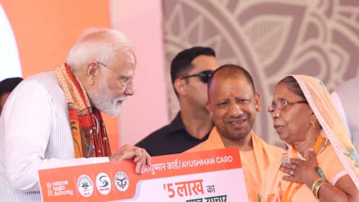 ₹3884 करोड़ के प्रोजेक्ट्स का शिलान्यास, बुजुर्गों को मिला आयुष्मान कार्ड! काशी को आज PM Modi ने दी ये सौगात PM Narendra MODI in Varanasi Foundation stone laid for projects worth rs 3884 crore Ayushman card all details inside