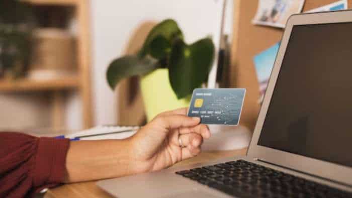  Credit Card से लंबा-चौड़ा खर्च करने के बाद यूजर की हो जाए मौत तो बैंक किससे वसूलेंगे बकाया? 