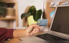  Credit Card से लंबा-चौड़ा खर्च करने के बाद यूजर की हो जाए मौत तो बैंक किससे वसूलेंगे बकाया? 