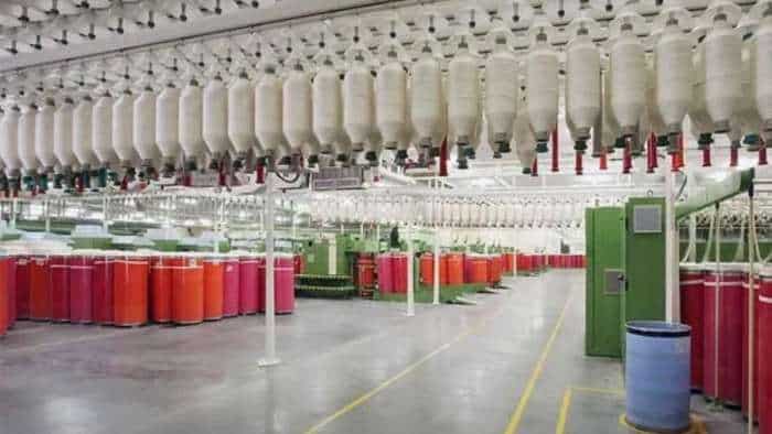 Q4 में 135% बढ़ा कंपनी का मुनाफा, 15% उछल गया ₹30 वाला यह Textile Stock 