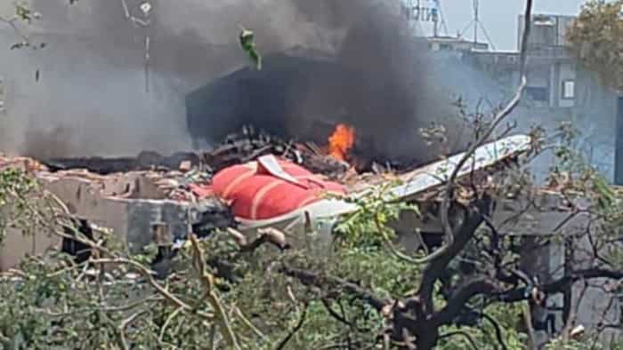  Air India प्लेन हादसा: अहमदाबाद एयरपोर्ट पर टेक-ऑफ के समय AI‑171 प्लेन क्रैश, 242 पैसेंजर्स थे सवार 
