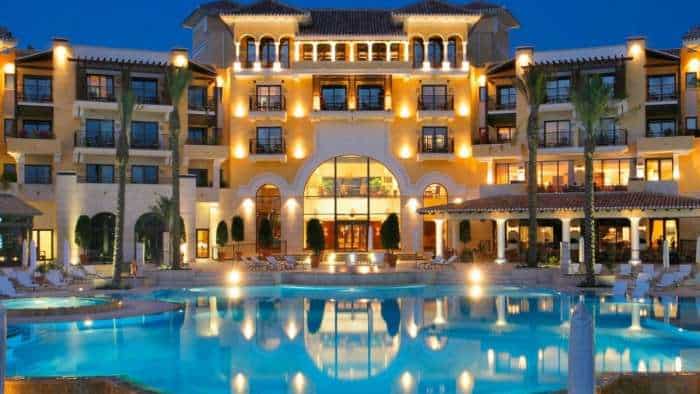  75% रिटर्न के लिए खरीदें यह Hotel Stock, निचले स्तर से 85% की शानदार रिकवरी 