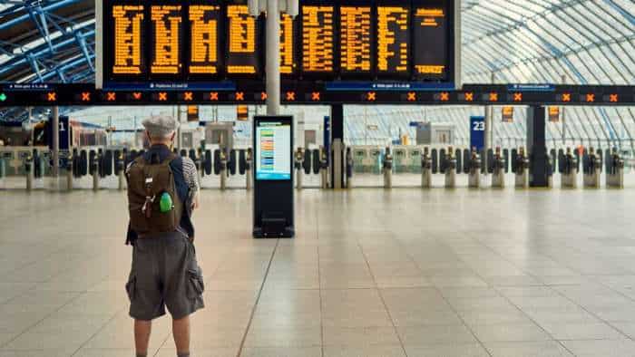 Flight tips never do these 10 mistakes in flight journey while landing and takeoff safety