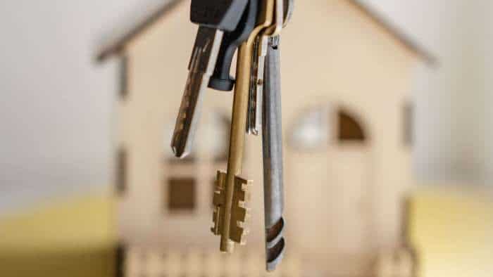  Home Loan लेना है? जून में इन 7 बैंकों ने घटा दी ब्याज दरें, जानिए EMI पर होगा कितना फायदा 