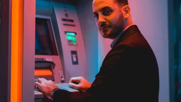  आधा इंडिया अभी भी है इस बात से अनजान! पैसे निकालने के अलावा ATM से कर सकते हैं ये 13 काम 