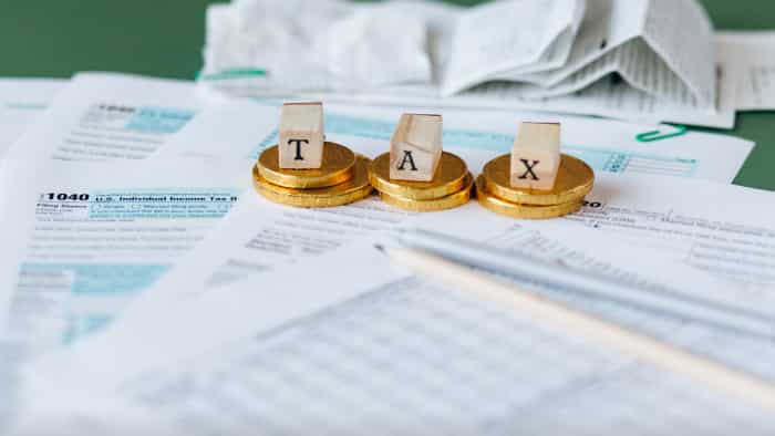 Net direct tax collection till July 10 declined by 1 and 34 percent to 5 lakh crore rupee know reason