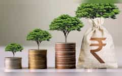  पैसा डूबेगा नहीं, सिर्फ बढ़ेगा: ये हैं 5 'महा-सुरक्षित' निवेश, आंख बंद करके लगाएं पैसा! 