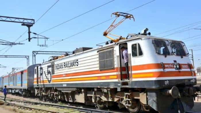 जब UPI से पेमेंट फ्री, तो IRCTC क्यों लेता है टिकट पर 20 रुपये 'एक्स्ट्रा'? रेल मंत्री ने संसद में दे दिया पूरा हिसाब जब UPI से पेमेंट फ्री, तो IRCTC क्यों लेता है टिकट पर 20 रुपये 'एक्स्ट्रा'? रेल मंत्री ने संसद में दे दिया पूरा हिसाब
