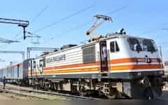  जब UPI से पेमेंट फ्री, तो IRCTC क्यों लेता है टिकट पर 20 रुपये 'एक्स्ट्रा'? रेल मंत्री ने संसद में दे दिया पूरा हिसाब 