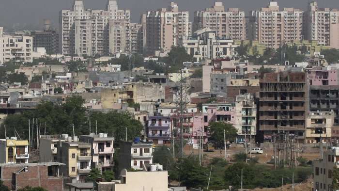 देश का इकलौता शहर जहां घट रहे प्रॉपर्टी के दाम, IT सेक्टर की टेंशन से बेहाल हुआ रियल एस्टेट बाजार देश का इकलौता शहर जहां घट रहे प्रॉपर्टी के दाम, IT सेक्टर की टेंशन से बेहाल हुआ रियल एस्टेट बाजार