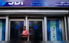 SBI में है खाता तो ध्यान दें! 15 अगस्त से बदल जाएगा पैसे भेजने का ये नियम, जानें आपकी जेब पर पड़ेगा क्या असर 