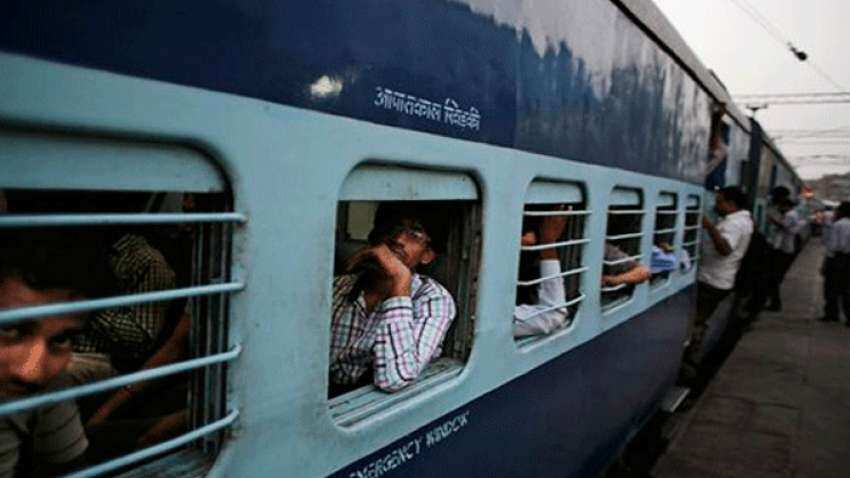 रेलवे काउंटर से टिकट लेकर यात्रा नहीं करने वालों के लिए खुशखबरी, IRCTC ने दी बड़ी राहत