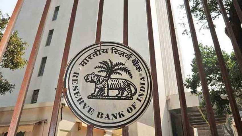 कर्ज लेना हो सकता है महंगा, इस बार भी ब्याज दरें बढ़ा सकता है RBI