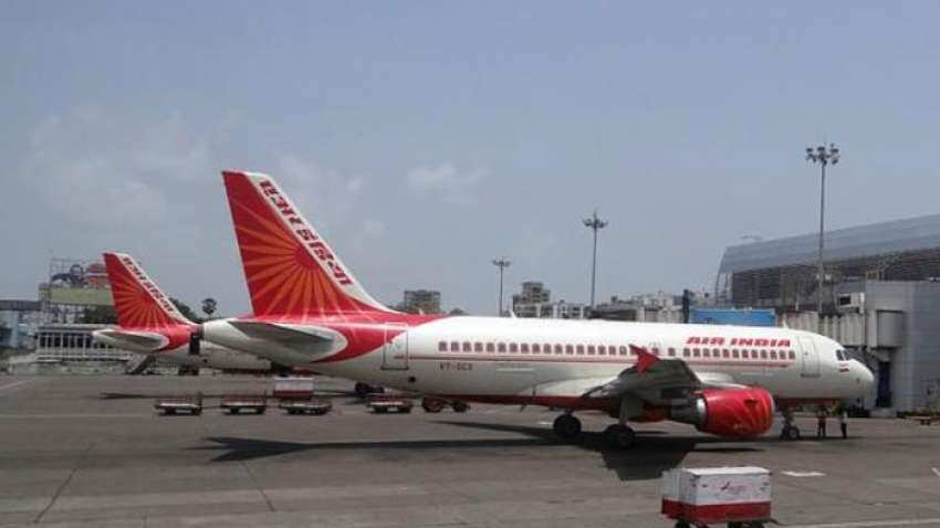 दीवार से टकराई Air India की फ्लाइट, 136 यात्रियों में दहशत