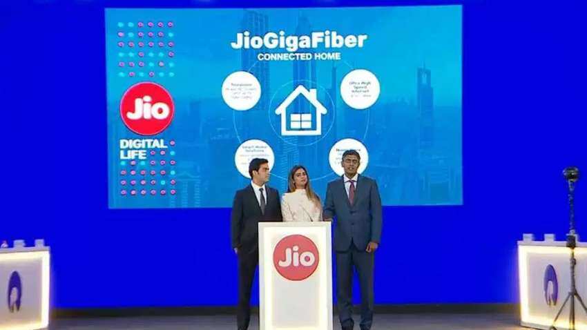 दिवाली पर रिलायंस JIO दे सकती है बड़ी खुशखबरी, आधे दाम में मिलेगी ब्रॉडबैंड सेवा!