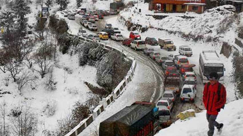 भारी बर्फबारी के चलते इस शहर में छाया अंधेरा छंटने लगा, सामान्य होने लगे हालात