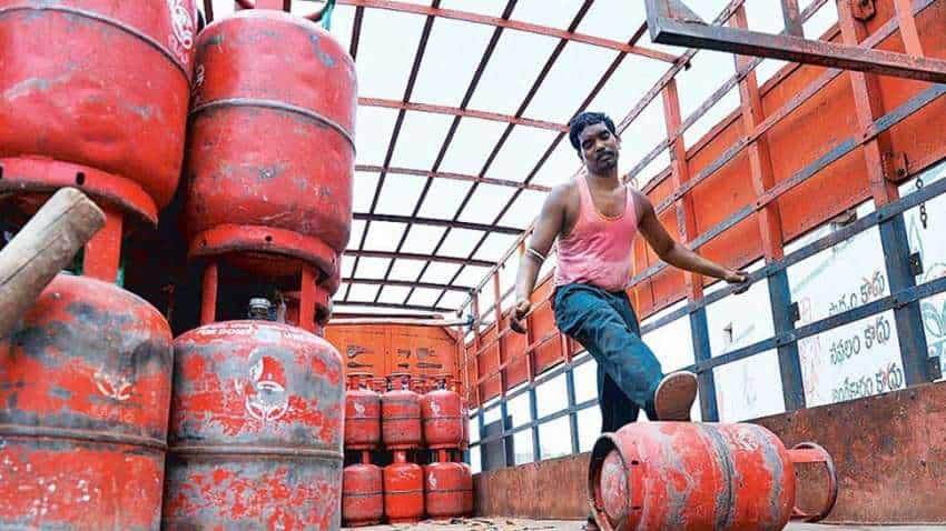 आपके LPG कनेक्शन से जुड़ी 5 फायदे की बात, सिलेंडर लेते वक्त जरूर ध्यान दें