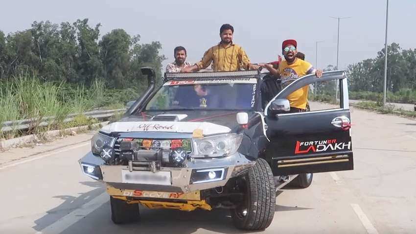 बैंड-बाजा-बारात: फिल्मी धुनों पर नाचती है यह Toyota Fortuner, बनी मोटी कमाई का जरिया