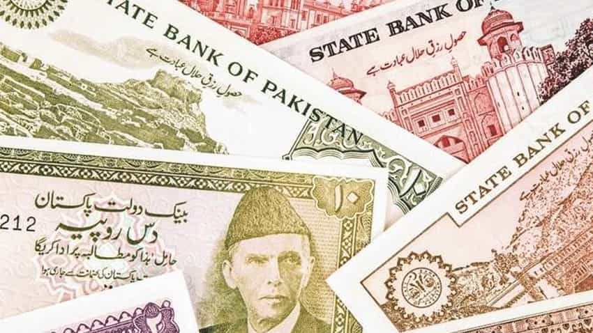 इमरान खान सरकार की 'सेंचुरी' का नहीं दिखा असर, 1 डॉलर हुआ 144 रुपए का