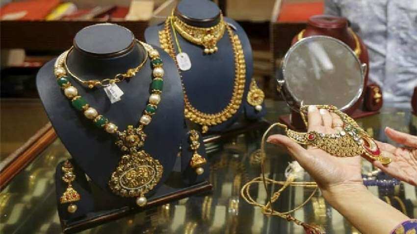 Gold Rate Today: कमजोर मांग से सोने की कीमतें हुईं धड़ाम, चांदी की चमक बढ़ी