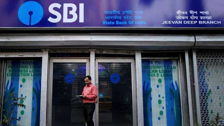 SBI ने ग्राहकों को किया सावधान, जल्द बंद होने वाला है आपका डेबिट कार्ड